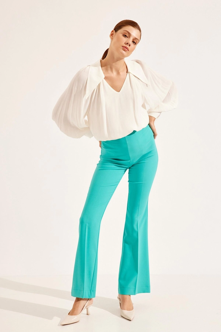 Una modella di abbigliamento all'ingrosso indossa 40422 - Trousers - Turquoise, vendita all'ingrosso turca di Pantaloni di Setre