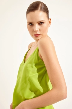 Ένα μοντέλο χονδρικής πώλησης ρούχων φοράει 45262 - Blouse - Pistachio Green, τούρκικο Μπλούζα χονδρικής πώλησης από Setre