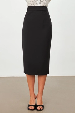 Een kledingmodel uit de groothandel draagt str11259-skirt-black, Turkse groothandel Rok van Setre