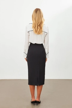 Una modelo de ropa al por mayor lleva str11259-skirt-black, Falda turco al por mayor de Setre