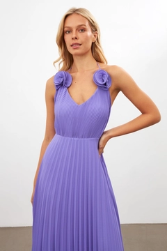Una modella di abbigliamento all'ingrosso indossa str11388-dress-purple, vendita all'ingrosso turca di Vestito di Setre