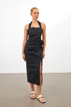 Ένα μοντέλο χονδρικής πώλησης ρούχων φοράει str11421-dress-black, τούρκικο Φόρεμα χονδρικής πώλησης από Setre