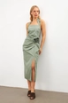 Ένα μοντέλο χονδρικής πώλησης ρούχων φοράει str11437-dress-oil-green, τούρκικο  χονδρικής πώλησης από 