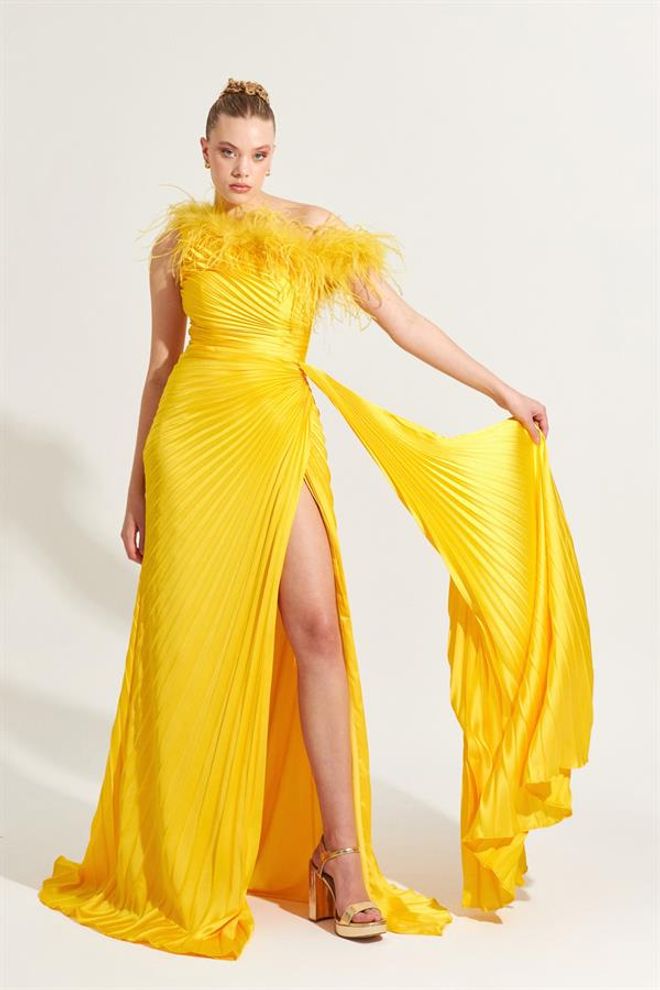 Setre Gedetailleerd Geplooide Avondjurk Met Één Schouder En Lage Taille Met Veren Geel Groothandel Kleding Elegant