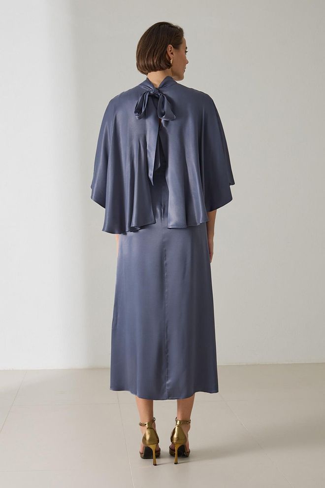 Setre Elegantes Graues Slip Kleid Mit Cape Ärmeln Großhandelskleidung Glam