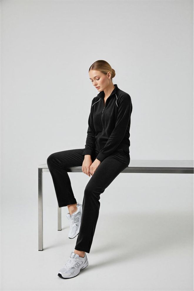 Setre Juodas Sportinis Kostiumas Lieso Kirpimo Su Gobtuvu Ir Jogger Didmeninė prekyba drabužiais Kokteilinė