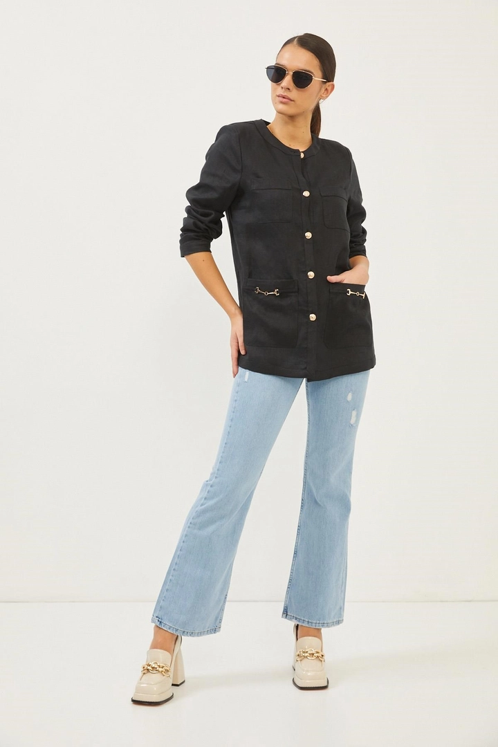 Bir model, Setre toptan giyim markasının 6012 - Black Jacket toptan Ceket ürününü sergiliyor.