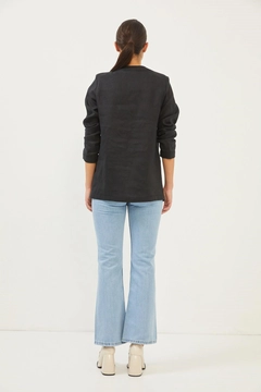 Een kledingmodel uit de groothandel draagt 6012 - Black Jacket, Turkse groothandel Jasje van Setre
