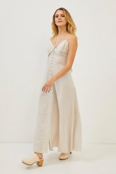 Una modella di abbigliamento all'ingrosso indossa 6166 - Beige Dress, vendita all'ingrosso turca di Vestito di Setre