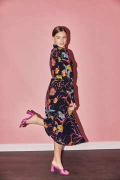 Bir model, Setre toptan giyim markasının 2021 - Black Dress toptan Elbise ürününü sergiliyor.