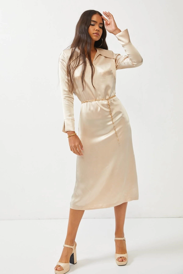 Una modella di abbigliamento all'ingrosso indossa 2048 - Beige Dress, vendita all'ingrosso turca di Vestito di Setre