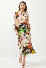 A model wears 3115 - Black Green Dress, wholesale undefined of Setre to display at Lonca