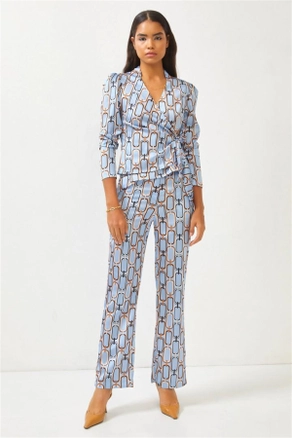 A model wears 3160 - Baby Blue Suit, wholesale Suit of Setre to display at Lonca