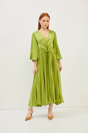 A model wears 18709 - Dress - Pistachio Green, wholesale Dress of Setre to display at Lonca