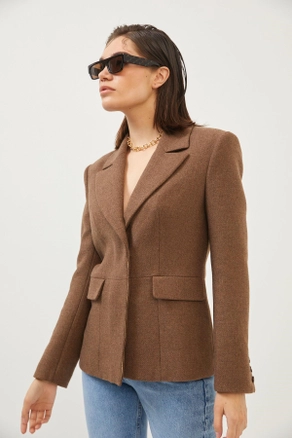 A model wears 19019 - Jacket - Brown, wholesale undefined of Setre to display at Lonca