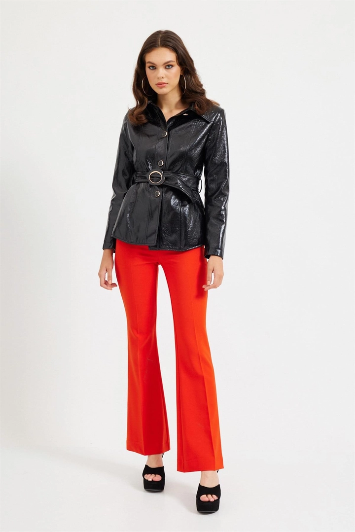 Ein Bekleidungsmodell aus dem Großhandel trägt 24673 - Coat - Black, türkischer Großhandel Mantel von Setre