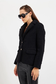 Una modella di abbigliamento all'ingrosso indossa 28911 - Jacket - Black, vendita all'ingrosso turca di Giacca di Setre