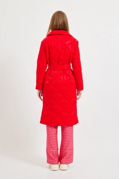 Ένα μοντέλο χονδρικής πώλησης ρούχων φοράει 28967 - Coat - Red, τούρκικο Σακάκι χονδρικής πώλησης από Setre