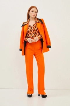 Una modelo de ropa al por mayor lleva 28985 - Suit - Orange, Traje turco al por mayor de Setre