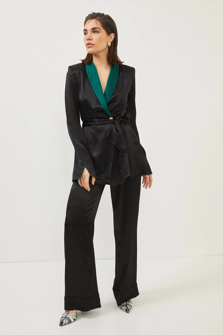 Ένα μοντέλο χονδρικής πώλησης ρούχων φοράει 28981 - Suit - Black And Green, τούρκικο Ταγέρ χονδρικής πώλησης από Setre