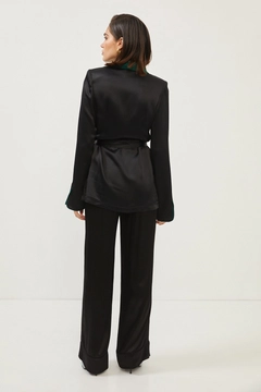 Ein Bekleidungsmodell aus dem Großhandel trägt 28981 - Suit - Black And Green, türkischer Großhandel Anzug von Setre