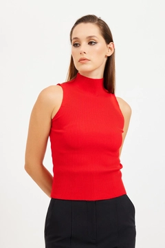 Una modella di abbigliamento all'ingrosso indossa 29009 - Blouse - Red, vendita all'ingrosso turca di Camicetta di Setre