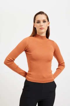 Um modelo de roupas no atacado usa 29015 - Sweater - Biscuit Color, atacado turco Suéter de Setre