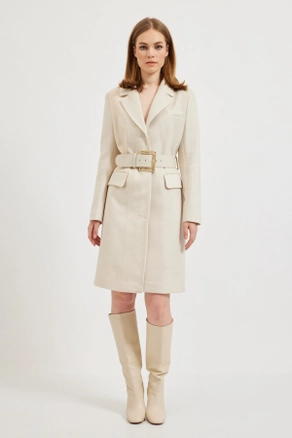A model wears 29054 - Coat - Cream, wholesale undefined of Setre to display at Lonca