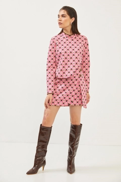 Ένα μοντέλο χονδρικής πώλησης ρούχων φοράει 20353 - Blouse - Pink And Brown, τούρκικο Μπλούζα χονδρικής πώλησης από Setre