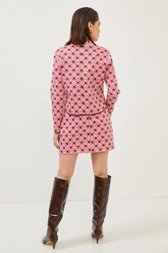 Una modella di abbigliamento all'ingrosso indossa 20353 - Blouse - Pink And Brown, vendita all'ingrosso turca di Camicetta di Setre
