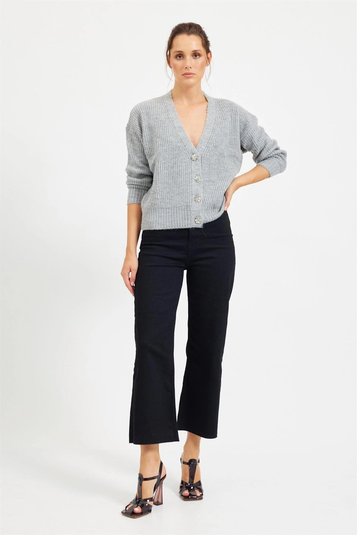 Ein Bekleidungsmodell aus dem Großhandel trägt 20369 - Knitwear - Grey, türkischer Großhandel Pullover von Setre