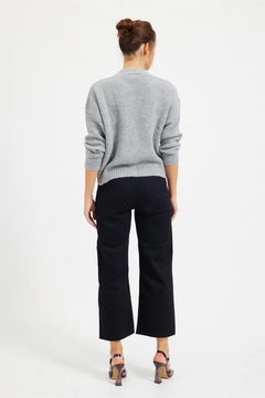 A wholesale clothing model wears 20369 - Knitwear - Grey, Turkish wholesale Sweater of Setre