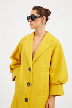 Модель оптовой продажи одежды носит 20386 - Coat - Yellow, турецкий оптовый товар Пальто от Setre.