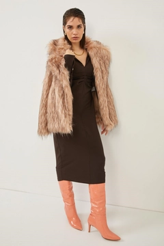 Een kledingmodel uit de groothandel draagt 35698 - Coat - Mink, Turkse groothandel Jas van Setre