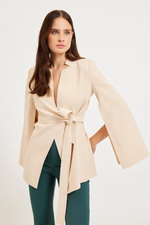 A model wears 30645 - Jacket - Beige, wholesale undefined of Setre to display at Lonca