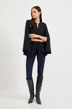 Ein Bekleidungsmodell aus dem Großhandel trägt 30646 - Jacket - Black, türkischer Großhandel Jacke von Setre