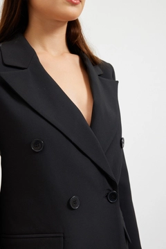 Una modella di abbigliamento all'ingrosso indossa 30640 - Jacket - Black, vendita all'ingrosso turca di Giacca di Setre