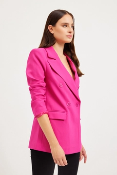 Ein Bekleidungsmodell aus dem Großhandel trägt 30642 - Jacket - Fuchsia, türkischer Großhandel Jacke von Setre