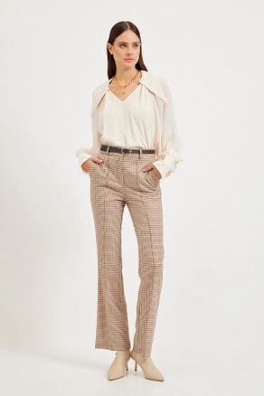 A model wears 30665 - Pants - Brown, wholesale Pants of Setre to display at Lonca