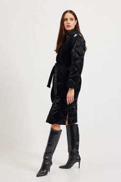 Ein Bekleidungsmodell aus dem Großhandel trägt 30662 - Coat - Black, türkischer Großhandel Mantel von Setre
