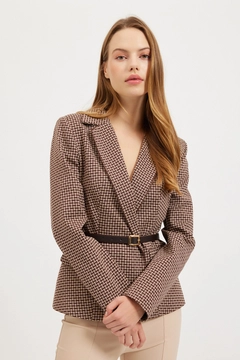 Ein Bekleidungsmodell aus dem Großhandel trägt 31698 - Jacket - Beige, türkischer Großhandel Jacke von Setre