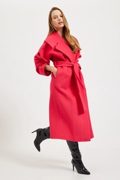 Una modelo de ropa al por mayor lleva 31723 - Coat - Fuchsia, Abrigo turco al por mayor de Setre