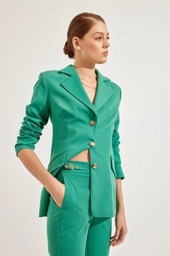 Bir model, Setre toptan giyim markasının 47214 - Suit - Green toptan Takım ürününü sergiliyor.