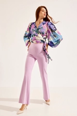 A model wears 40402 - Blouse - Purple, wholesale undefined of Setre to display at Lonca