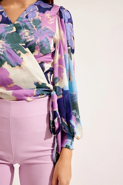 Una modelo de ropa al por mayor lleva 40402 - Blouse - Purple, Blusa turco al por mayor de Setre