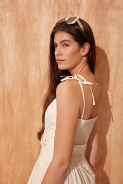 Una modella di abbigliamento all'ingrosso indossa 40947 - Dress - Beige, vendita all'ingrosso turca di Vestito di Setre