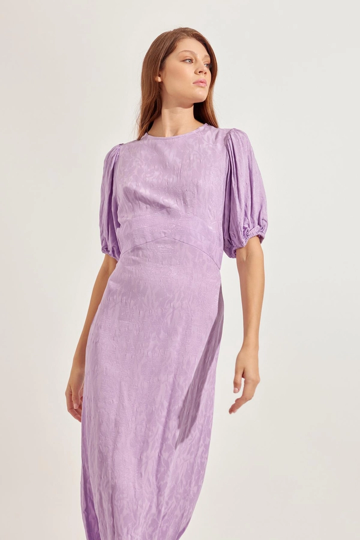 Ένα μοντέλο χονδρικής πώλησης ρούχων φοράει STR10050 - Dress - Lilac, τούρκικο Φόρεμα χονδρικής πώλησης από Setre