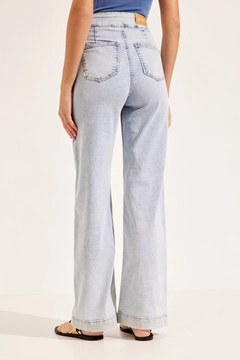 Ein Bekleidungsmodell aus dem Großhandel trägt STR10003 - Jeans - Blue, türkischer Großhandel Jeans von Setre
