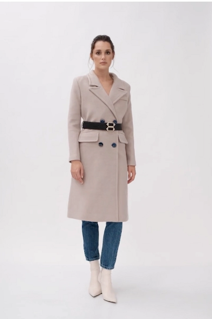 Ein Bekleidungsmodell aus dem Großhandel trägt STR10117 - Coat - Stone, türkischer Großhandel Mantel von Setre