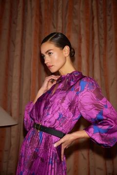 Ένα μοντέλο χονδρικής πώλησης ρούχων φοράει STR10293 - Dress - Purple, τούρκικο Φόρεμα χονδρικής πώλησης από Setre